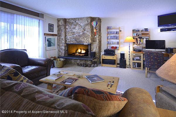 150 Carriage Way #4 - Photo 8