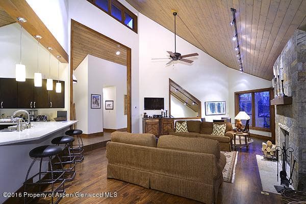 1668 Wood Road - Photo 4