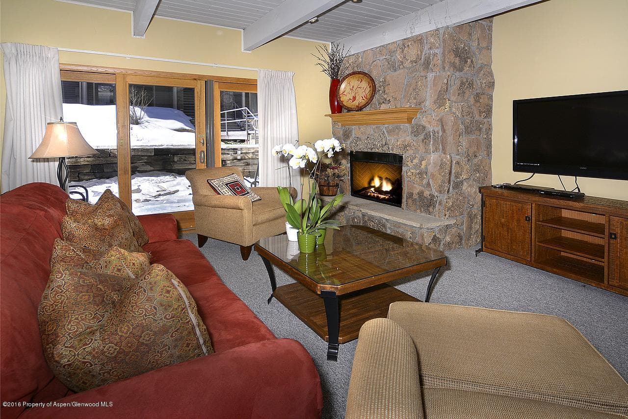 690 Carriage Way B-2g - Photo 2