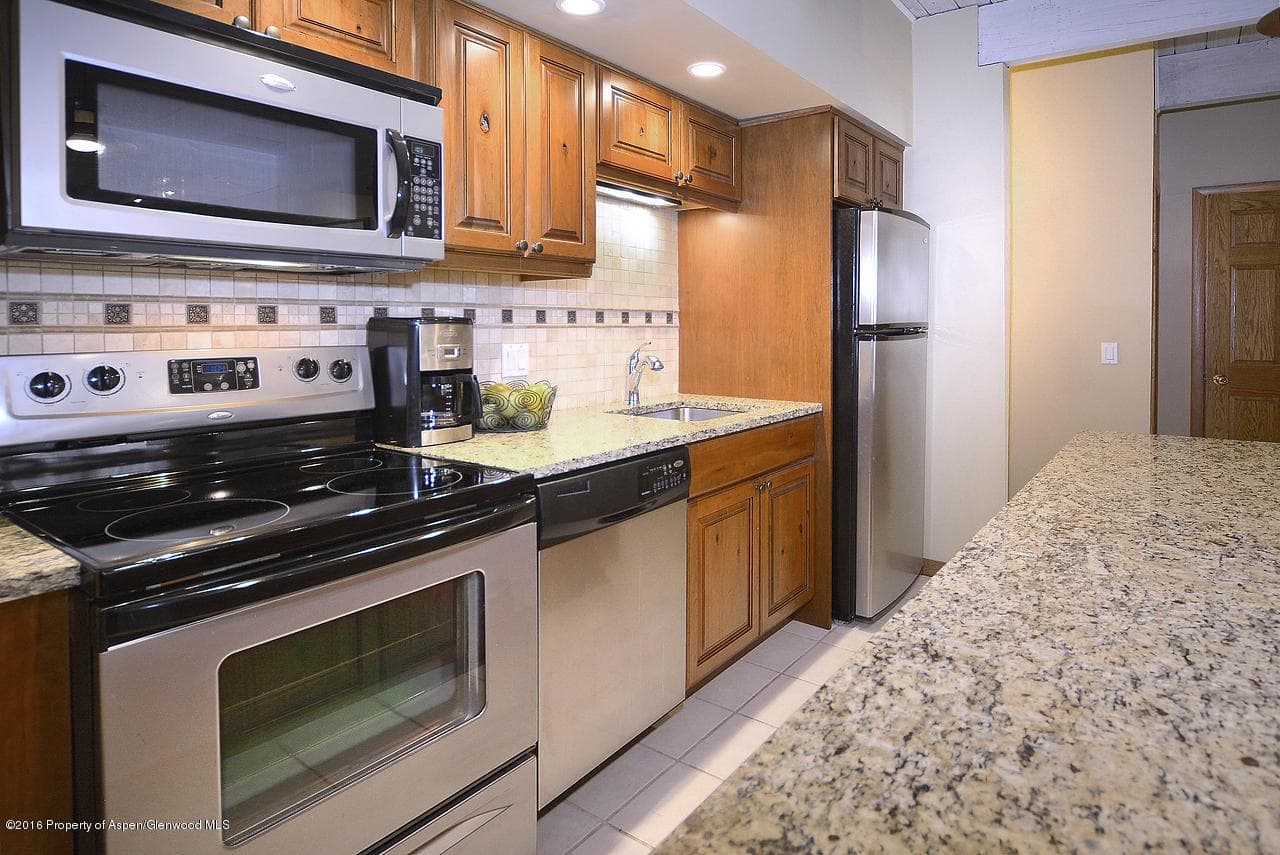 690 Carriage Way B-2g - Photo 8