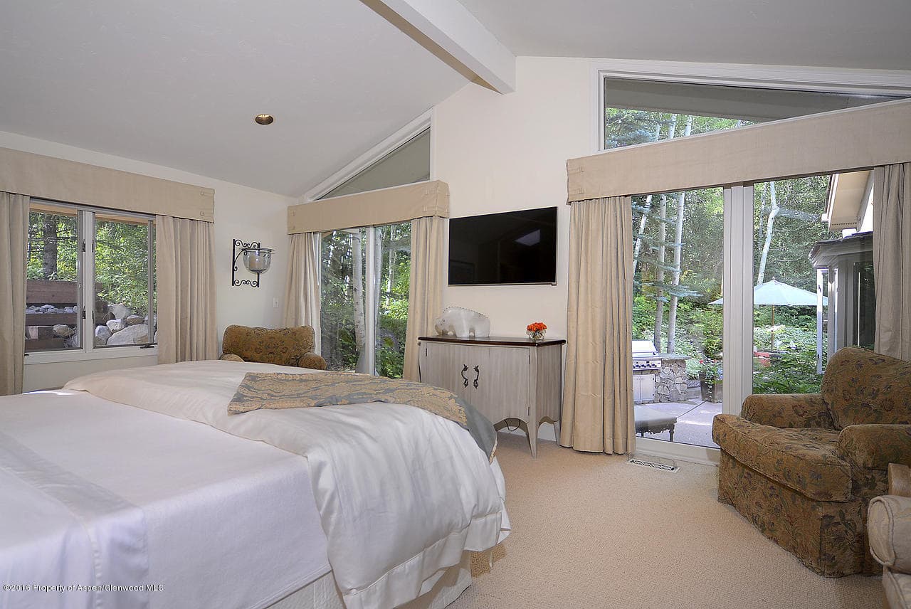 462 Maple Ridge Lane - Photo 8
