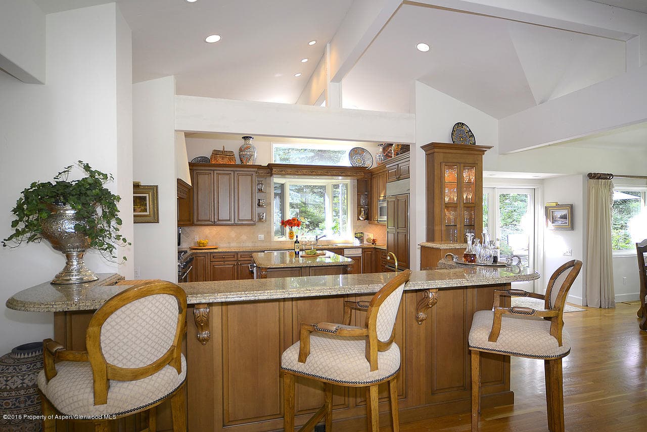 462 Maple Ridge Lane - Photo 5