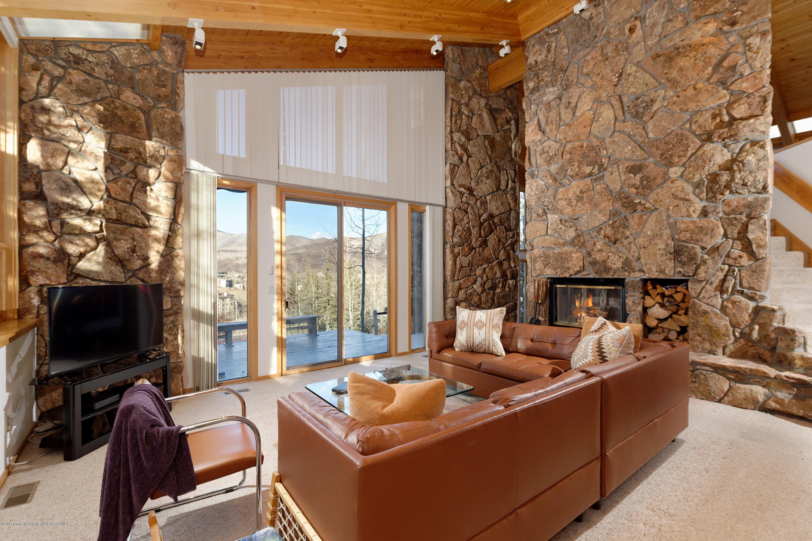 211 Deer Ridge Lane - Photo 3