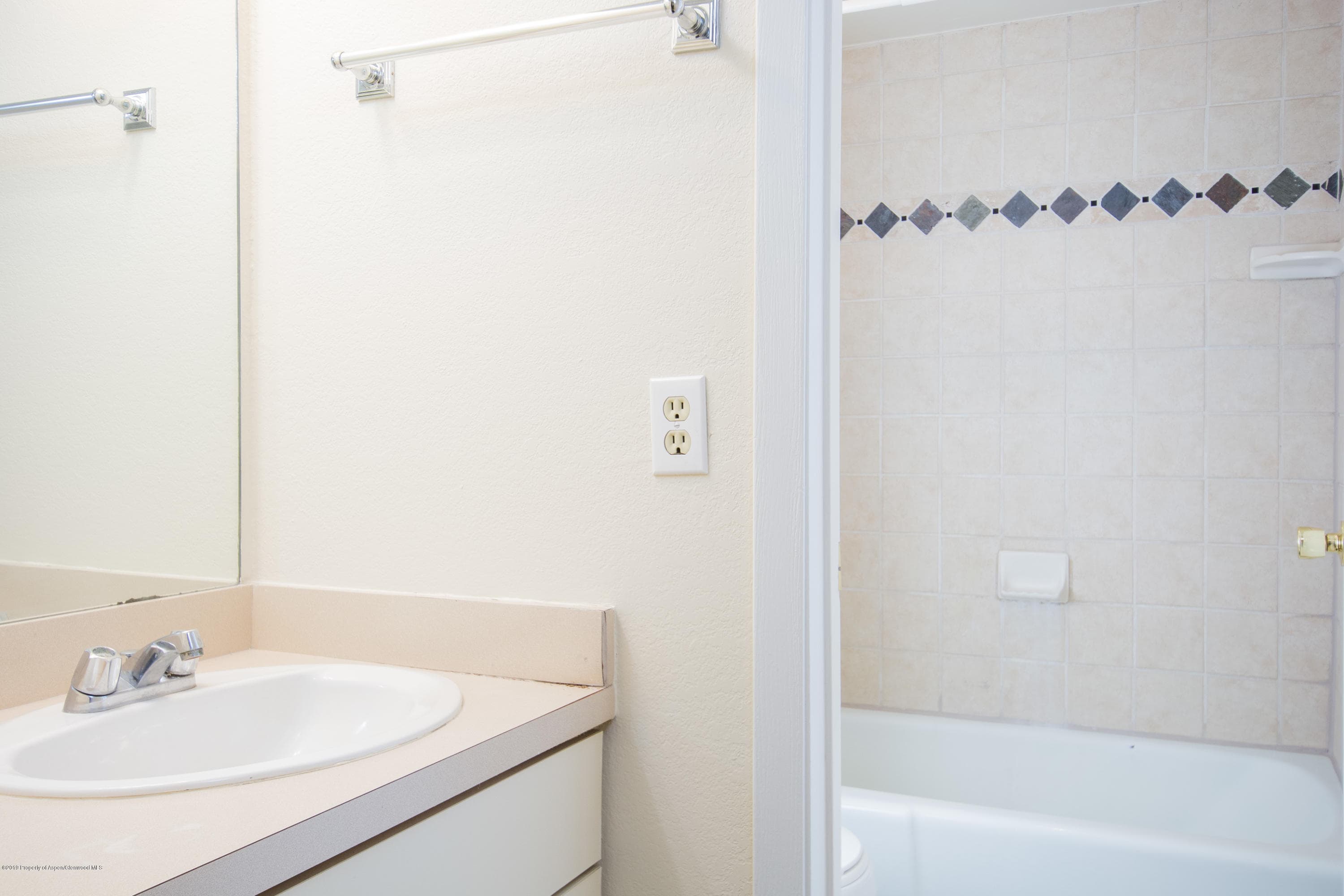 55 Upper Woodbridge Road K-2 - Photo 9