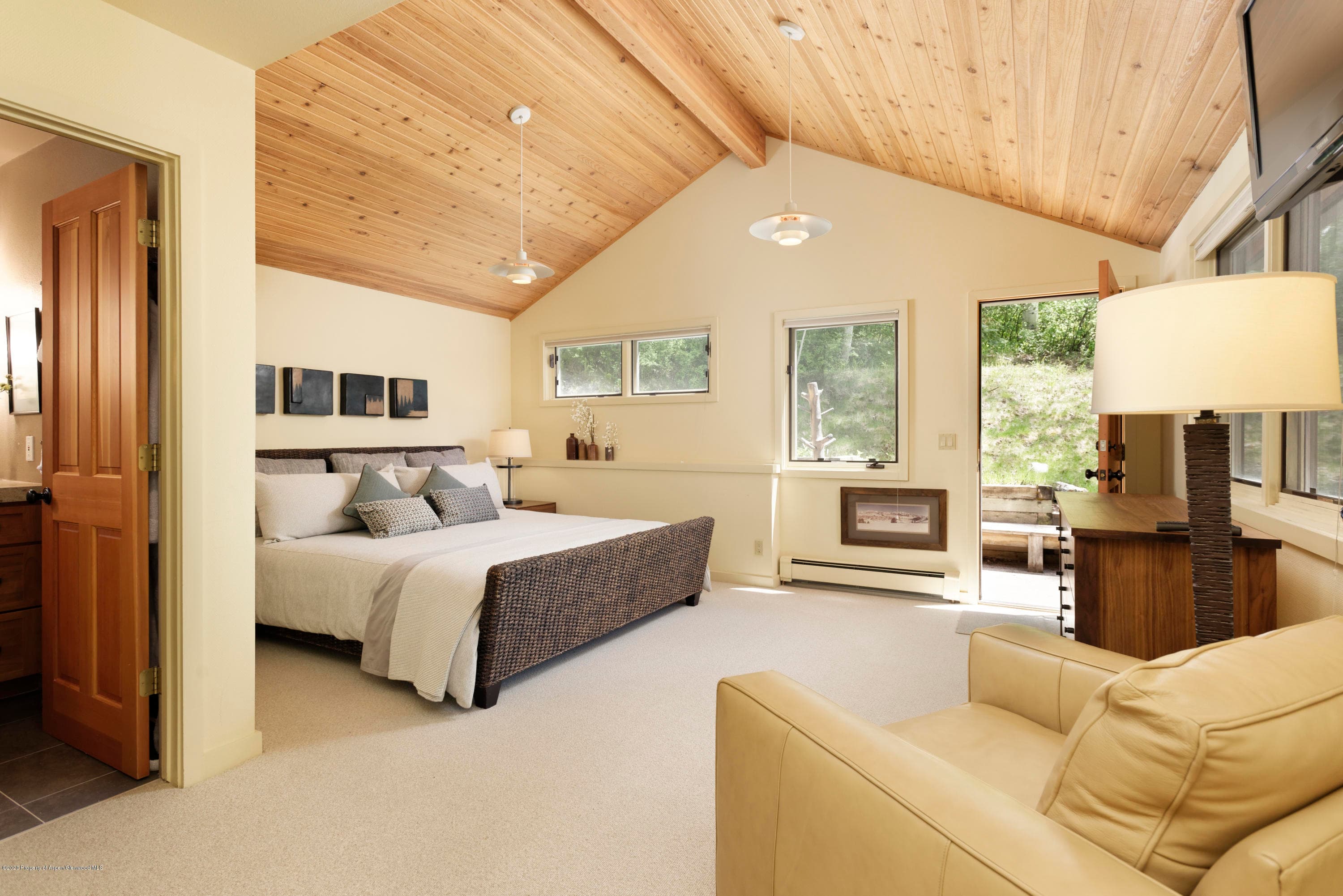 1084 Faraway Road - Photo 11