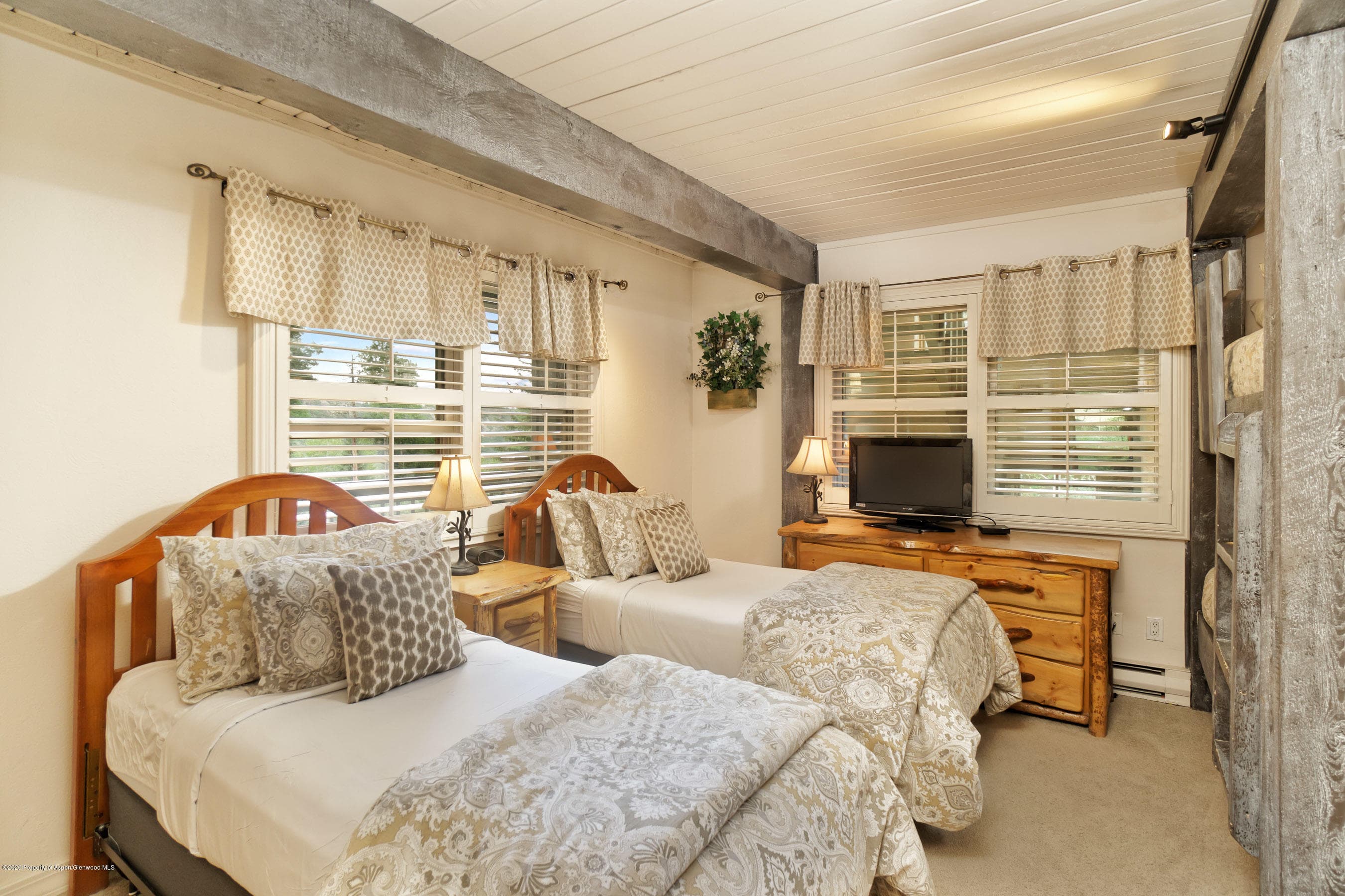 855 Carriage Way Summit 206 - Photo 9