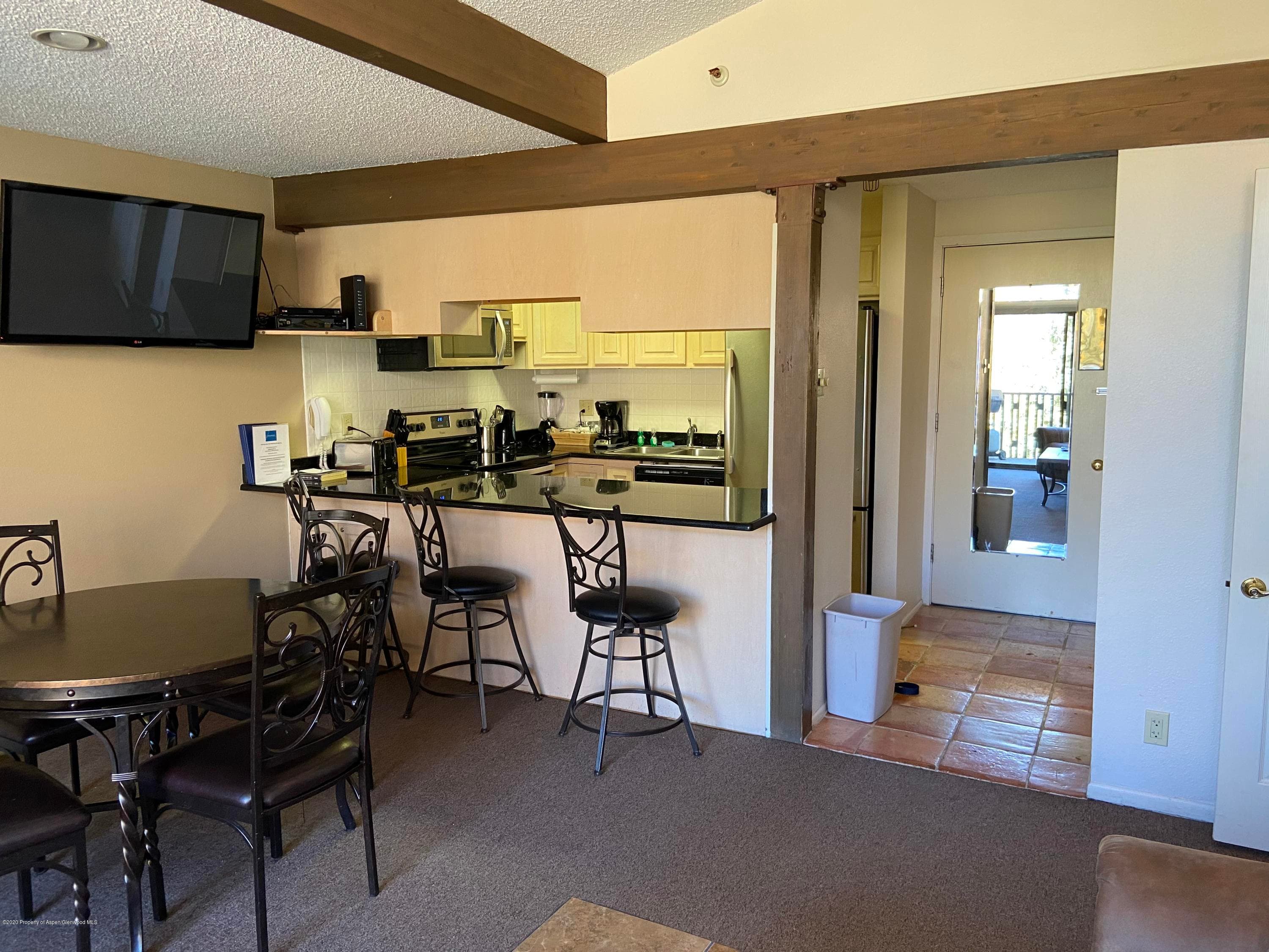 150 Carriage Way 15 - Photo 3