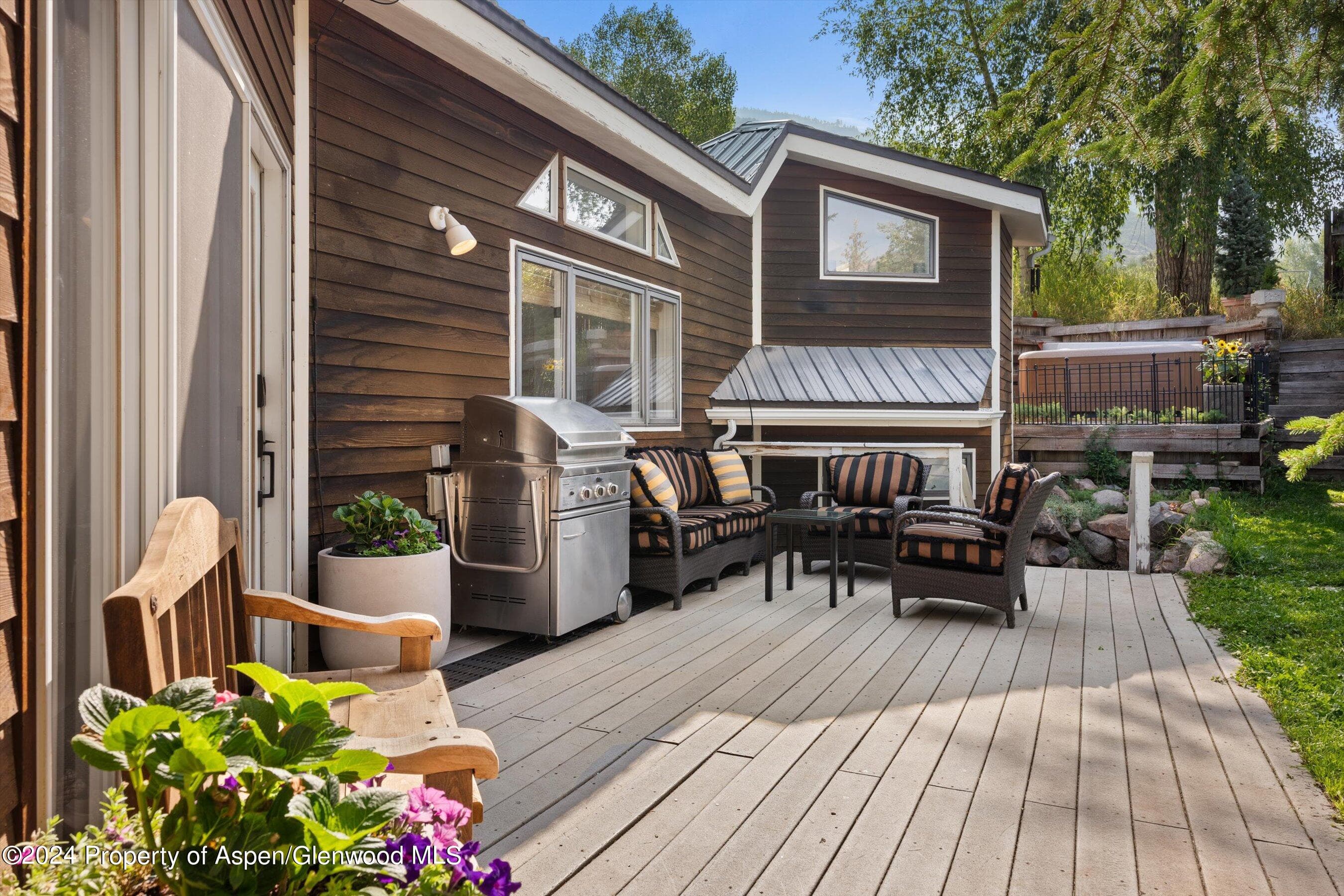 140 Maple Lane - Photo 2