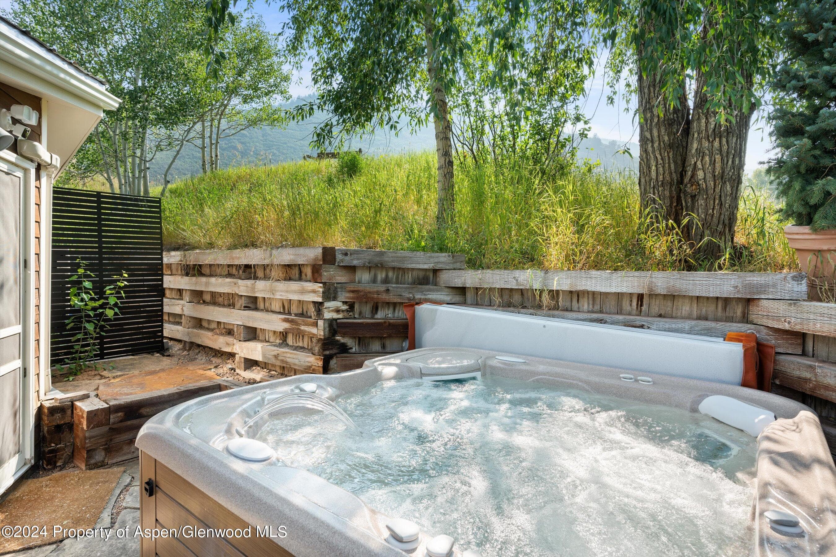 140 Maple Lane - Photo 4