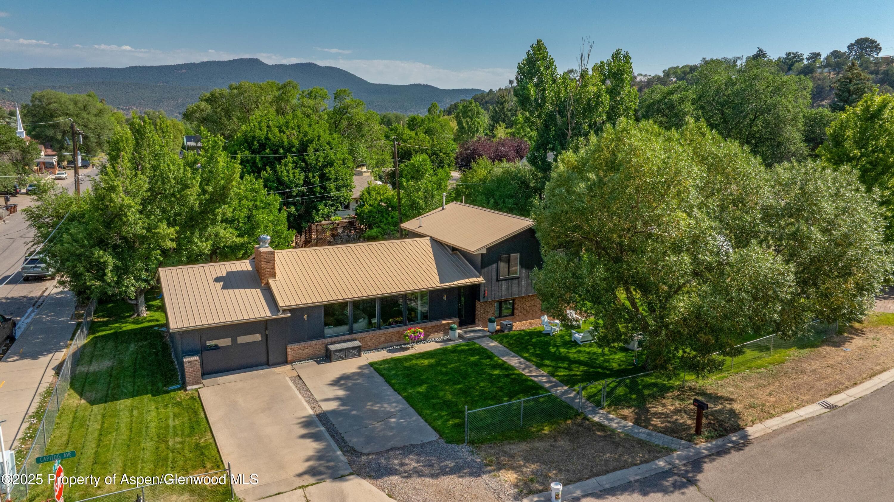 189 Capitol Avenue - Photo 2