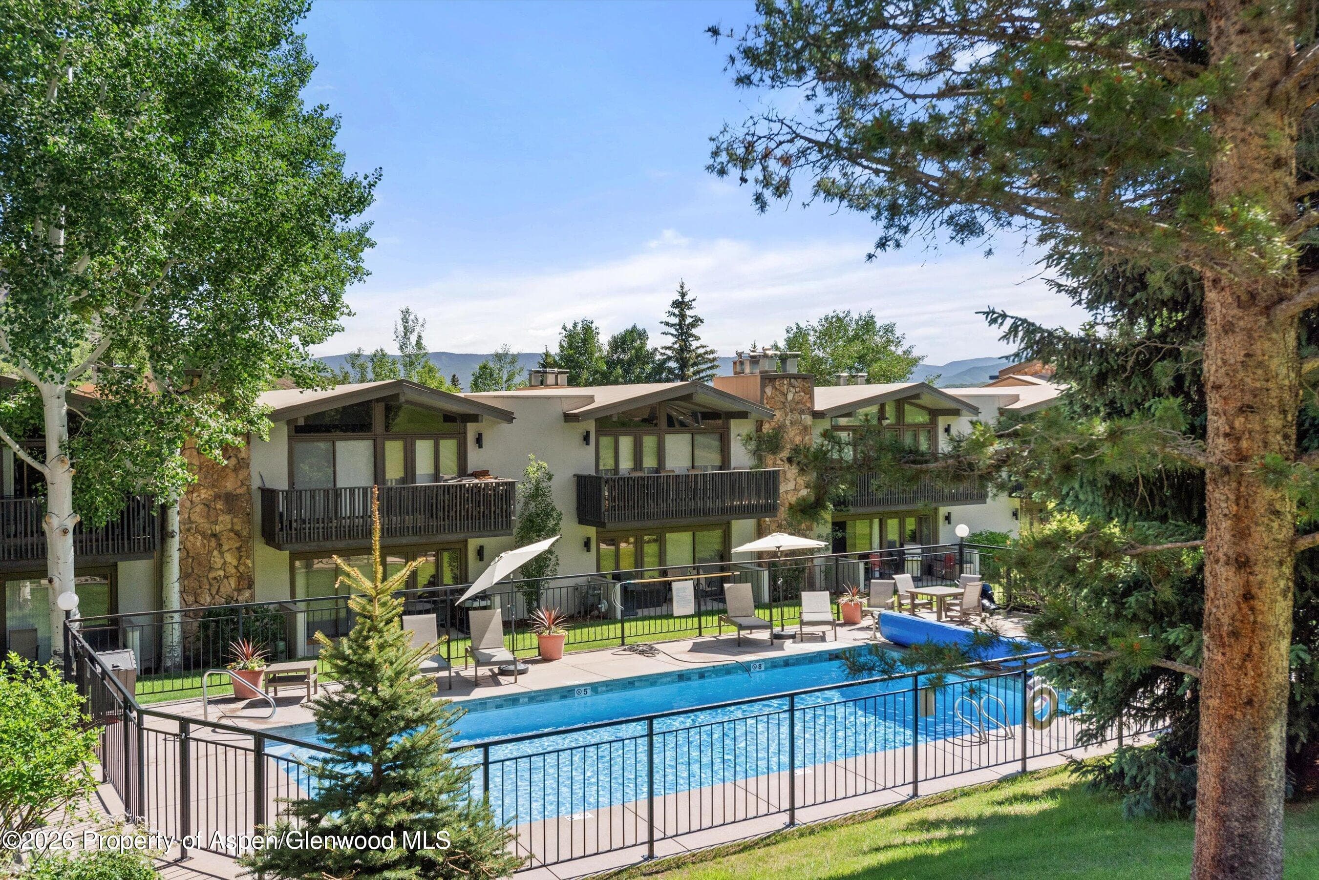 150 Carriage Way 33 - Photo 3